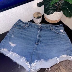 A&F Curve Love 4” Mom Short